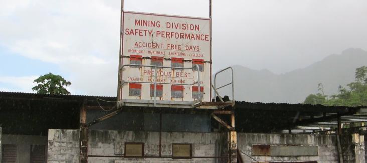 The ruins of the Panguna mine (Photo courtesy of Madlemurs (CC BY-NC-ND 2.0) https://creativecommons.org/licenses/by-nc-nd/2.0/) 
