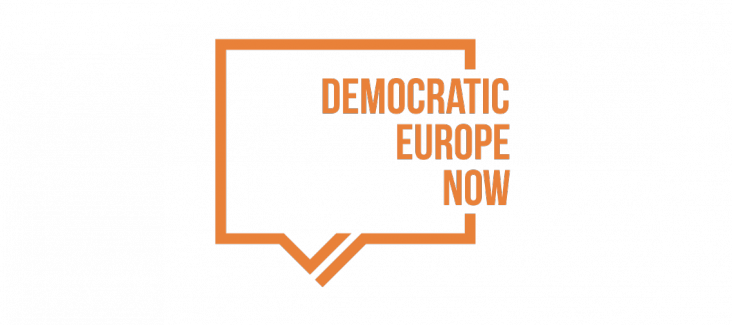 Logo of Democratic Europe Now! (orange)