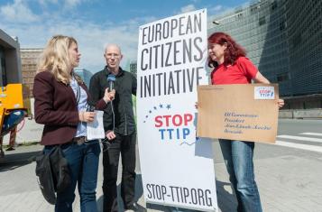 Michael Efler of Mehr Demokratie and Maritta Strasser of Campact in Brussels. Photo by Felix Kindermann