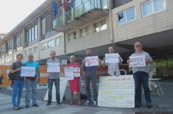 Activists of Piu Democrazia in front of Trient's Palazzo della Regione on 16 July 2014