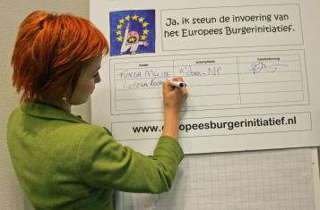 Dutch ECI campaign - Actress Victoria Koblenko signs our petition pro ECI