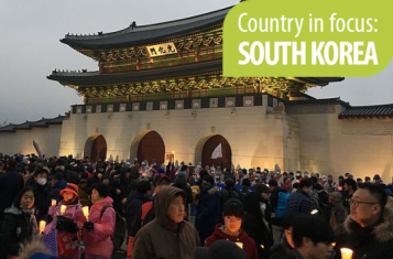 Protest at Gwanghwamun Gate. Foto credit Jjw (CC BY 2.0)