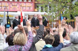 Swiss people vote. Photo: hdzimmermann, flickr