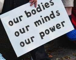 L'image : Nos corps, nos esprits, notre pouvoir. Avec l'aimable autorisation de @shaunl Getty Images Signature de Canva Pro https://www.canva.com/